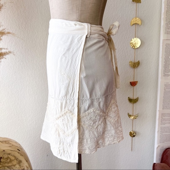 VINTAGE Cream Embroidery Mini Wrap Skirt - Picture 9 of 15